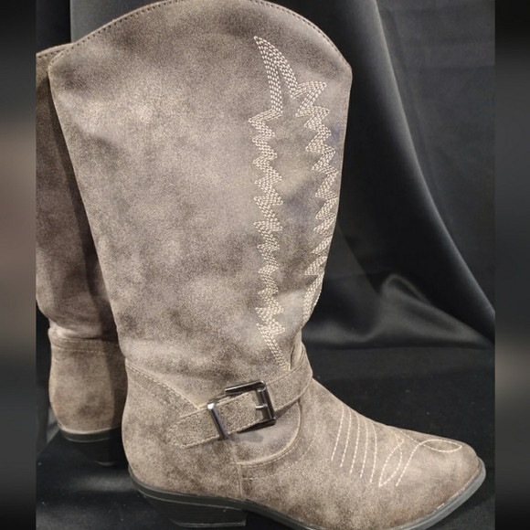 Soho Women's western Country  distressed Boots - Picture 2 of 6